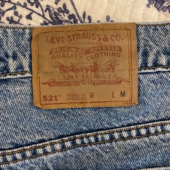 Vintage Levi Cutoffs 💙 - Picture 3 of 6